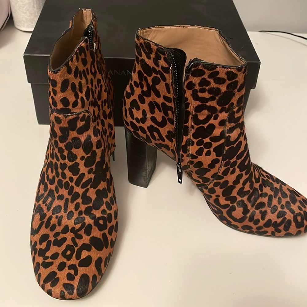 Banana republic cheetah print booties size 8